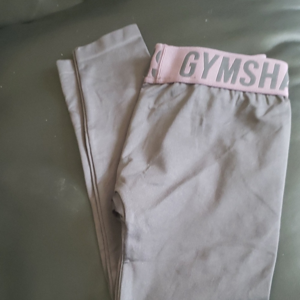 SALE !!! Gymshark xs Fit CROPPED leggings